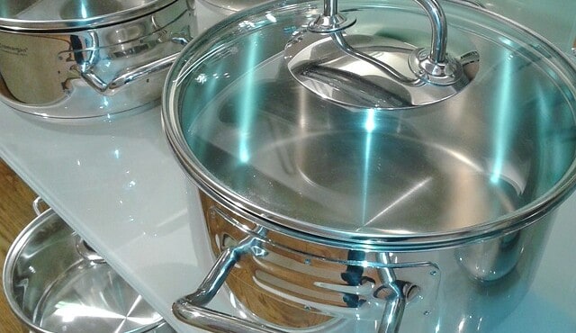 comparing hard anodized and stainless steel cookware