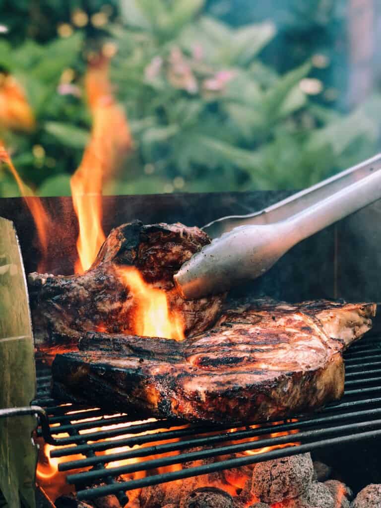 Kamado vs. er Kettle Which Grill Should You Buy? Smart Kitchen